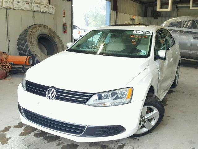 3VWLL7AJ7DM385674 - 2013 VOLKSWAGEN JETTA TDI WHITE photo 2