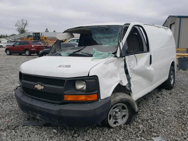 1GCFG15XX81162726 - 2008 CHEVROLET EXPRESS G1 WHITE photo 2