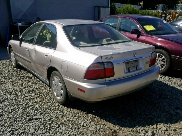 JHMCD5631VC000724 - 1997 HONDA ACCORD LX SILVER photo 3