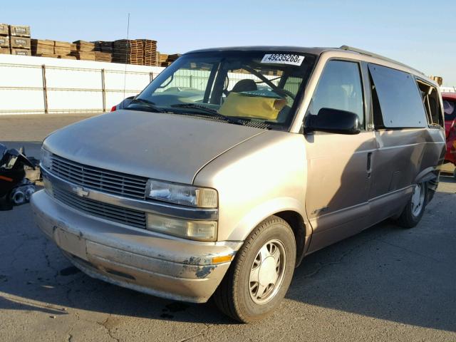 1GNDM19WXWB211424 - 1998 CHEVROLET ASTRO BROWN photo 2