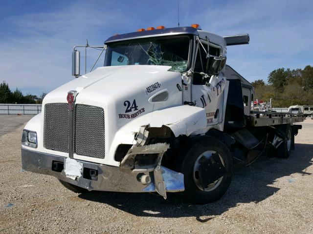 2NKMHN6X18M232552 - 2008 KENWORTH CONSTRUCTI WHITE photo 2