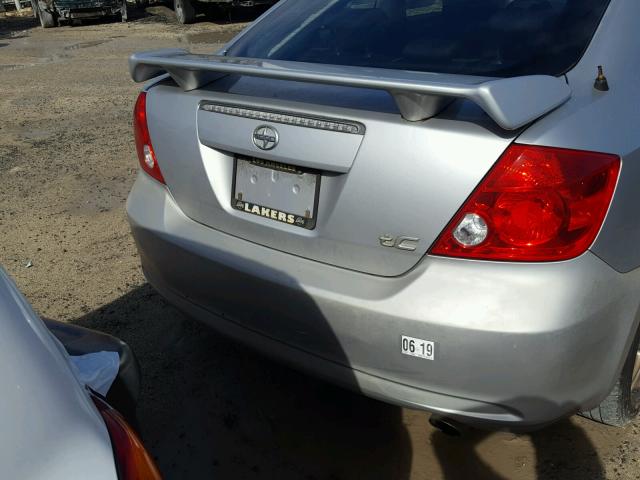 JTKDE167X50051678 - 2005 TOYOTA SCION TC ვერცხლისფერი ფოტო 9