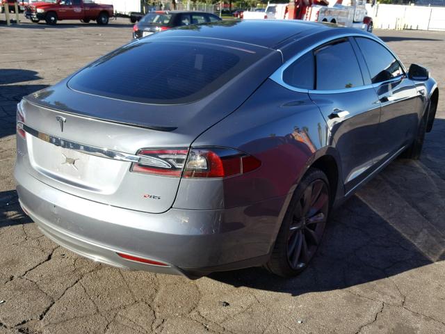 5YJSA1CP8DFP08069 - 2013 TESLA MODEL S ნაცრისფერი ფოტო 4