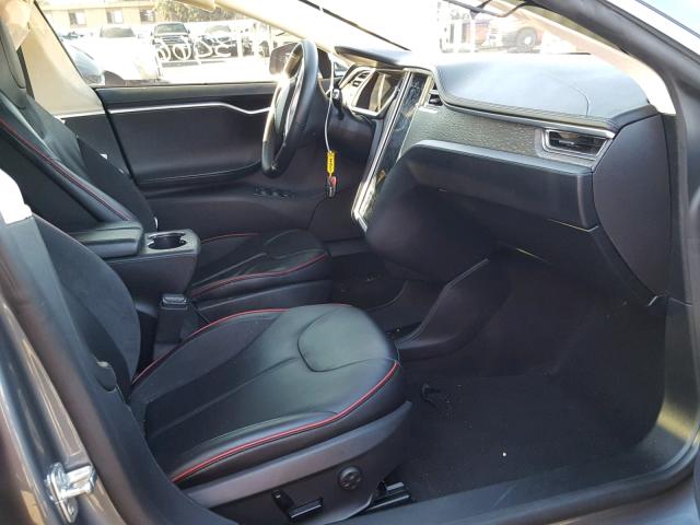 5YJSA1CP8DFP08069 - 2013 TESLA MODEL S ნაცრისფერი ფოტო 5