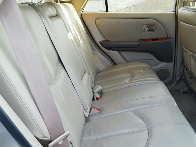 JTJHF10U120253208 - 2002 LEXUS RX 300 BEIGE photo 6