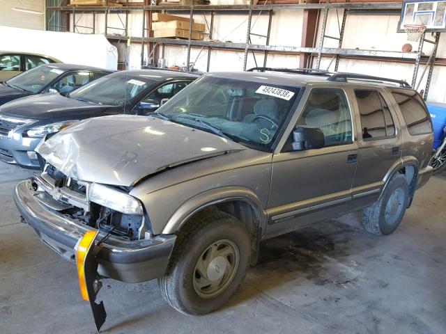 1GNDT13W212114898 - 2001 CHEVROLET BLAZER GRAY photo 2