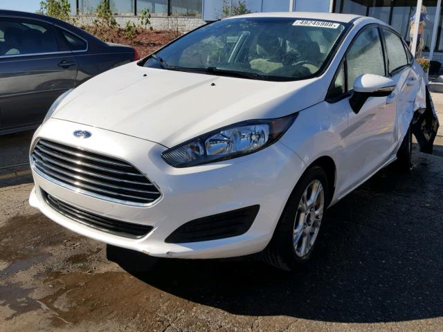 3FADP4BJ5GM140696 - 2016 FORD FIESTA SE WHITE photo 2