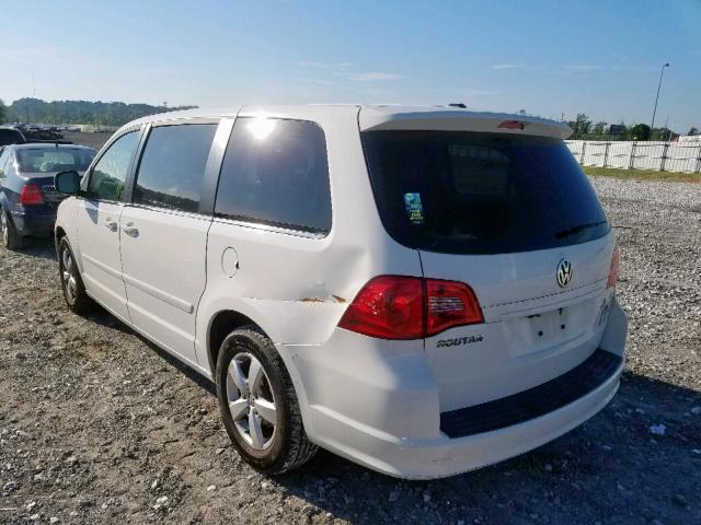 2V4RW3D12AR230825 - 2010 VOLKSWAGEN ROUTAN SE WHITE photo 3