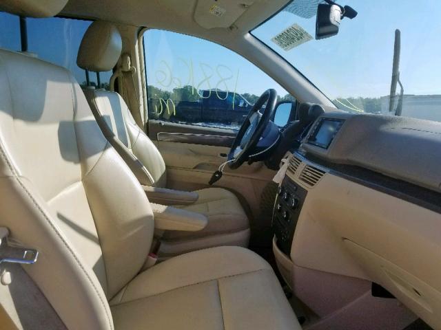 2V4RW3D12AR230825 - 2010 VOLKSWAGEN ROUTAN SE WHITE photo 5