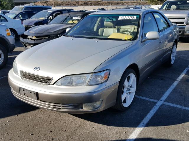 JT8BF28G2W0105585 - 1998 LEXUS ES 300 SILVER photo 2