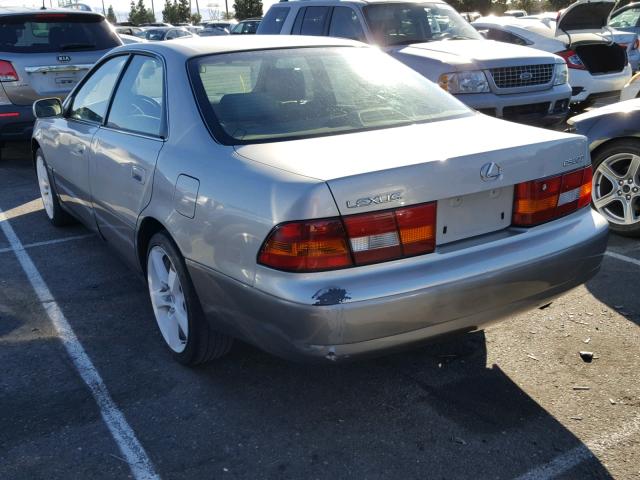 JT8BF28G2W0105585 - 1998 LEXUS ES 300 SILVER photo 3