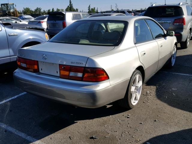 JT8BF28G2W0105585 - 1998 LEXUS ES 300 SILVER photo 4