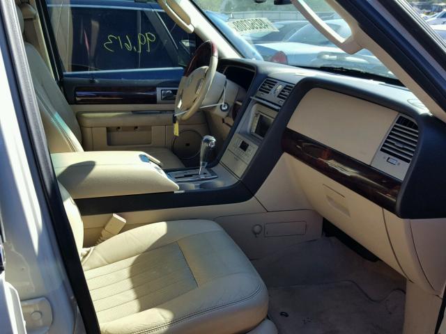 5LMFU28516LJ20593 - 2006 LINCOLN NAVIGATOR Кремовый фото 5