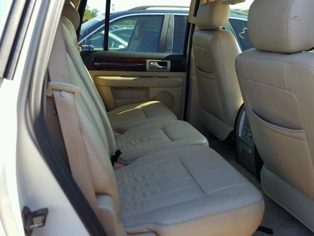 5LMFU28516LJ20593 - 2006 LINCOLN NAVIGATOR Кремовый фото 6