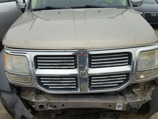 1D8GT28K97W661946 - 2007 DODGE NITRO SXT TAN photo 7