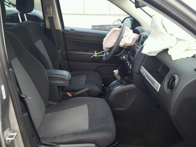 1C4NJDBB5ED846584 - 2014 JEEP COMPASS SP ნაცრისფერი ფოტო 5