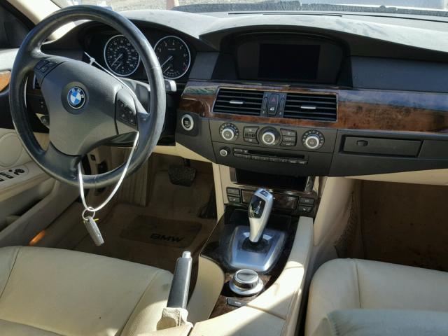 WBANV13508CZ56199 - 2008 BMW 528 XI SILVER photo 9