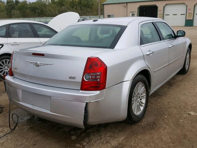 2C3CA5CV9AH221001 - 2010 CHRYSLER 300 TOURIN SILVER photo 4