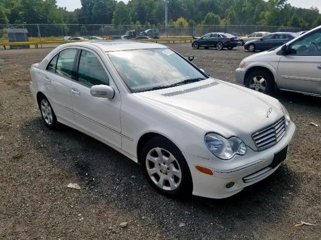 WDBRF87H36F793315 - 2006 MERCEDES-BENZ C 350 4MAT WHITE photo 1