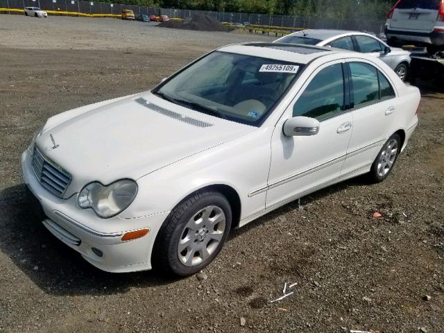 WDBRF87H36F793315 - 2006 MERCEDES-BENZ C 350 4MAT WHITE photo 2