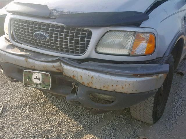 1FMRU1662YLB80097 - 2000 FORD EXPEDITION SILVER photo 9