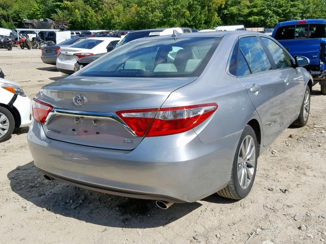 4T1BK1FKXFU568643 - 2015 TOYOTA CAMRY XSE SILVER photo 4