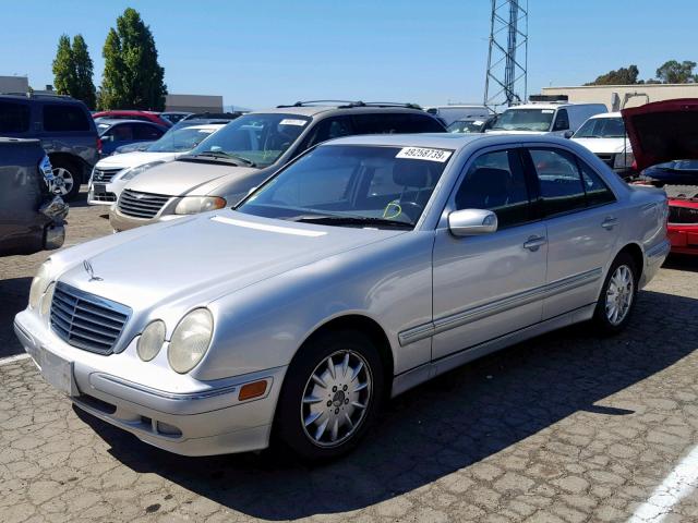 WDBJF65J21B282346 - 2001 MERCEDES-BENZ E 320 SILVER photo 2