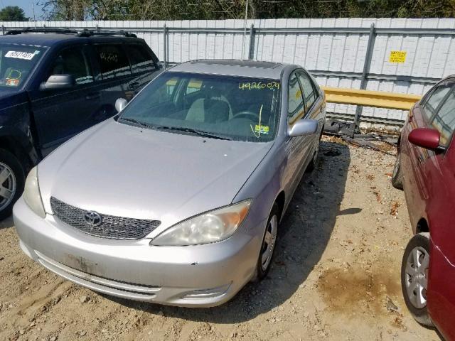 4T1BE32K14U332873 - 2004 TOYOTA CAMRY LE SILVER photo 2