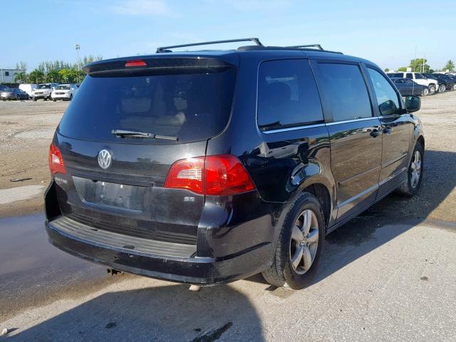 2V4RW3DG5BR717202 - 2011 VOLKSWAGEN ROUTAN SE BLACK photo 4