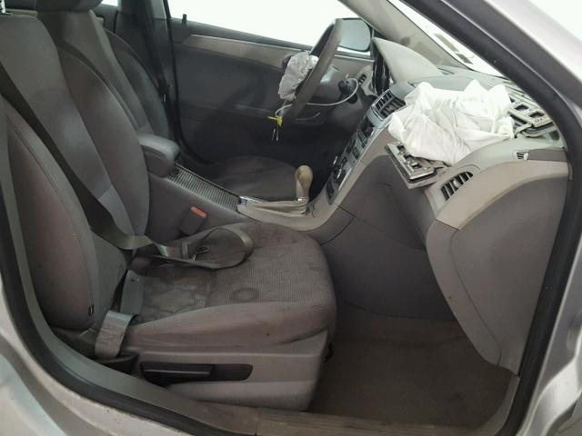 1G1ZB5EB3AF220605 - 2010 CHEVROLET MALIBU LS 银色 照片 5