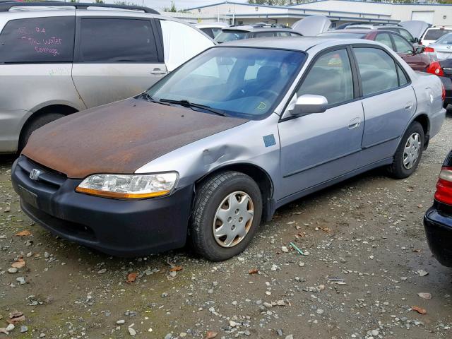 1HGCF8643WA023507 - 1998 HONDA ACCORD DX SILVER photo 2