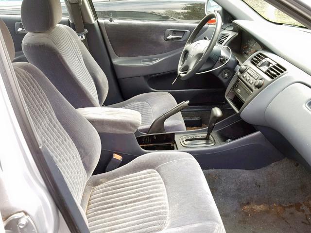 1HGCF8643WA023507 - 1998 HONDA ACCORD DX SILVER photo 5