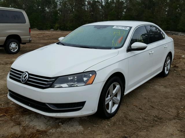 1VWBH7A3XCC072715 - 2012 VOLKSWAGEN PASSAT SE WHITE photo 2