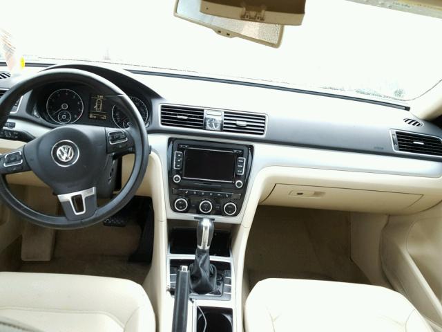 1VWBH7A3XCC072715 - 2012 VOLKSWAGEN PASSAT SE WHITE photo 9