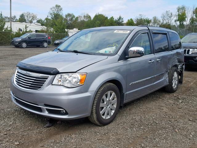 2C4RC1BG4FR514771 - 2015 CHRYSLER TOWN & COU SILVER photo 2