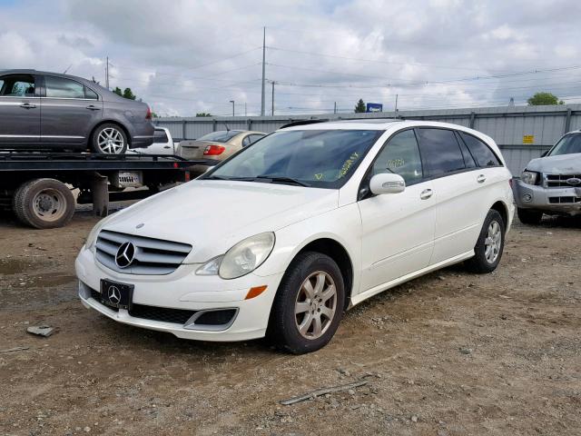 4JGCB65E96A030482 - 2006 MERCEDES-BENZ R 350 WHITE photo 2