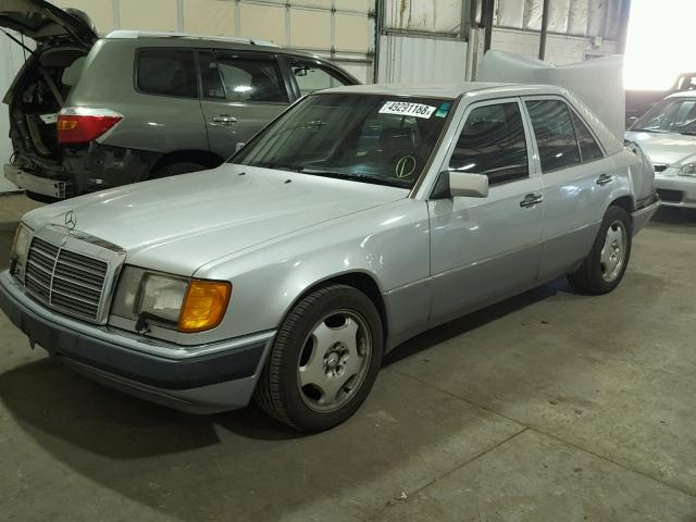 WDBEA34E5NB768884 - 1992 MERCEDES-BENZ 400 E SILVER photo 2