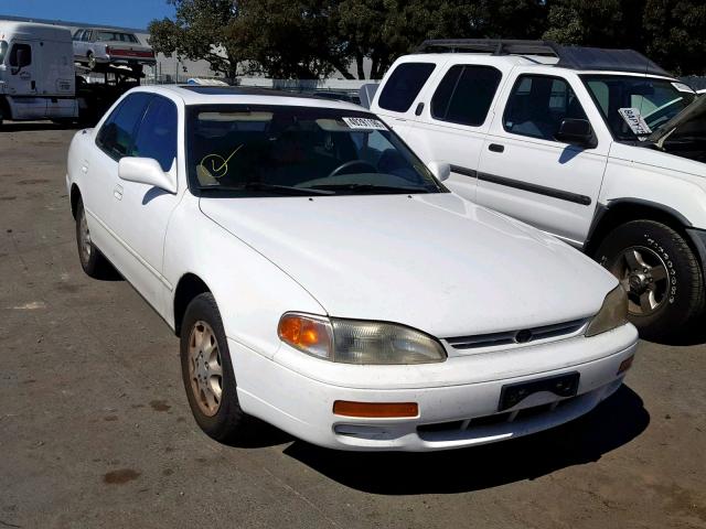 JT2BG12K5T0377073 - 1996 TOYOTA CAMRY DX WHITE photo 1