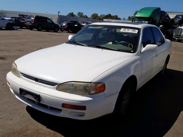 JT2BG12K5T0377073 - 1996 TOYOTA CAMRY DX WHITE photo 2