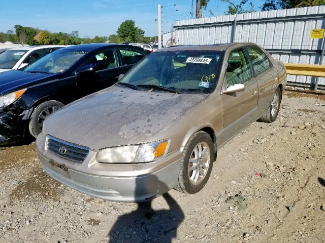 JT2BF28K410335703 - 2001 TOYOTA CAMRY LE GOLD photo 2