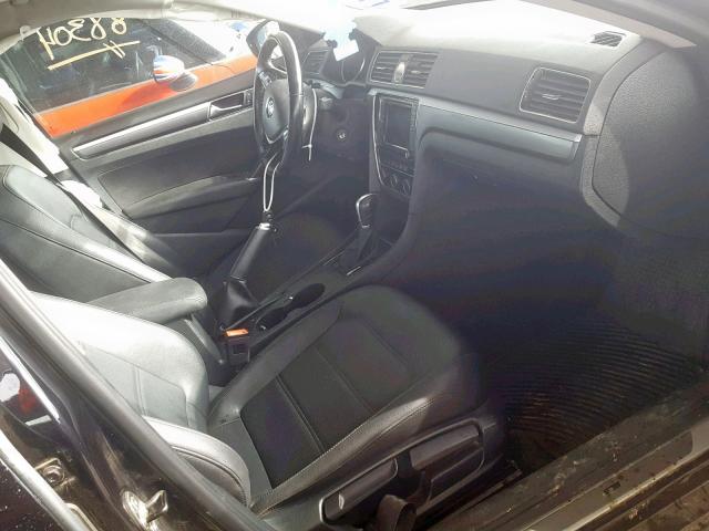 1VWDT7A32HC068866 - 2017 VOLKSWAGEN PASSAT R-L BLACK photo 5