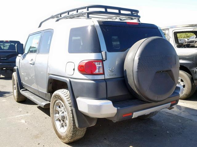 JTEBU4BF8BK112702 - 2011 TOYOTA FJ CRUISER SILVER photo 3