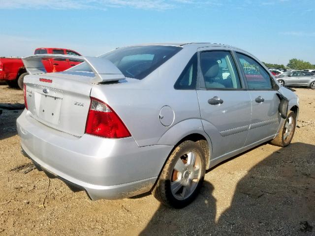 1FAHP34N86W190762 - 2006 FORD FOCUS ZX4 SILVER photo 4