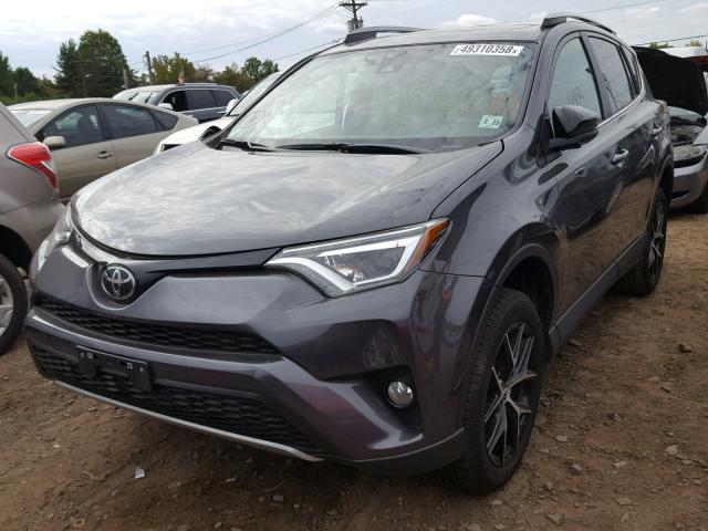 2T3JFREV9JW762039 - 2018 TOYOTA RAV4 SE GRAY photo 2