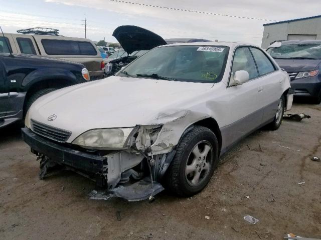 JT8BF28G5W5031534 - 1998 LEXUS ES 300 WHITE photo 2