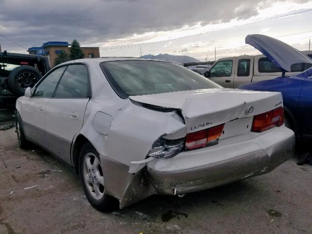 JT8BF28G5W5031534 - 1998 LEXUS ES 300 WHITE photo 3