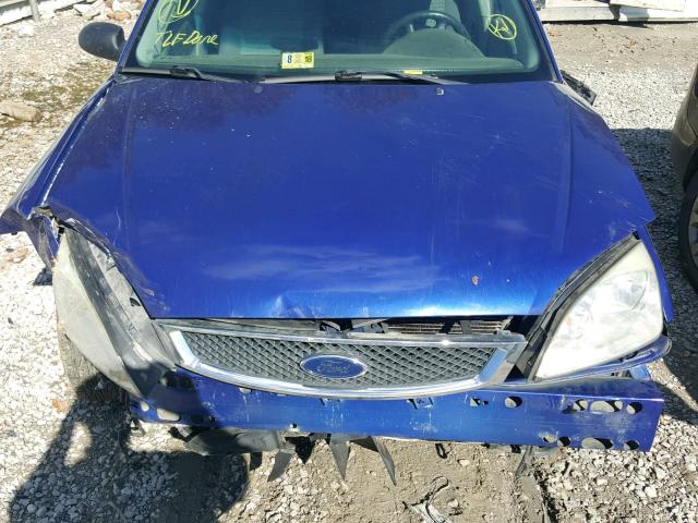 1FAHP34N46W226365 - 2006 FORD FOCUS ZX4 BLUE photo 7