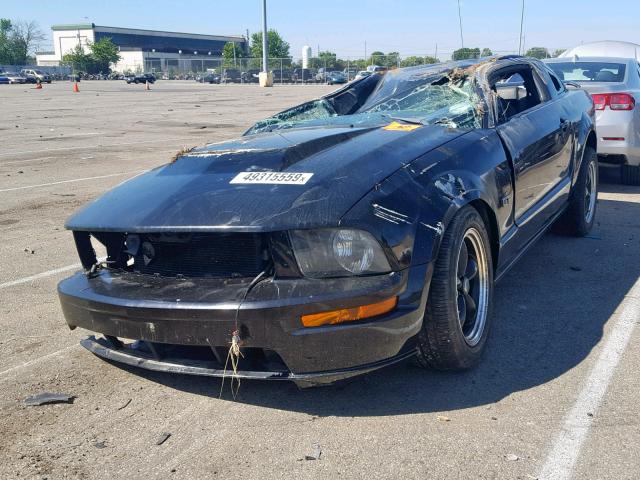 1ZVFT82H355205709 - 2005 FORD MUSTANG GT BLACK photo 2