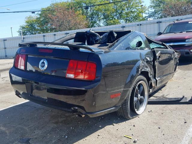 1ZVFT82H355205709 - 2005 FORD MUSTANG GT BLACK photo 4