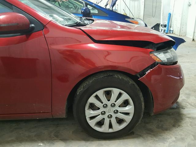 KNAFU4A25C5557710 - 2012 KIA FORTE EX RED photo 9